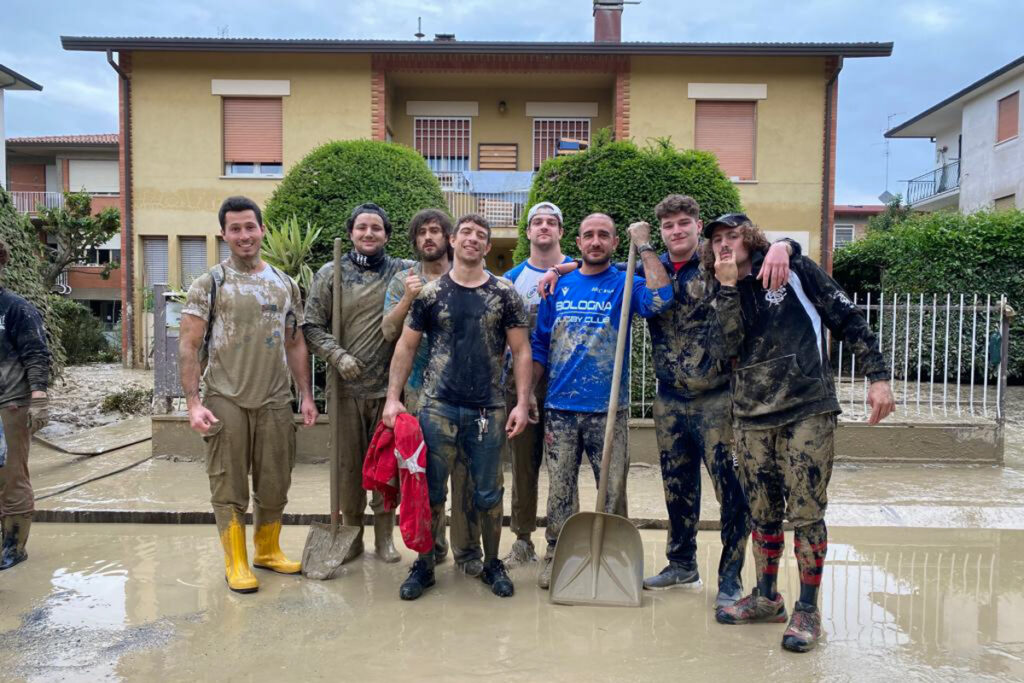Gli atleti del Bologna Rugby in aiuto agli alluvionati