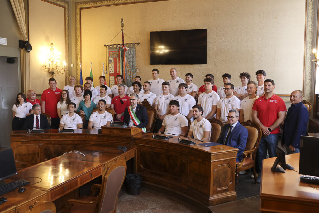 Il Bologna Rugby ricevuto e premiato dal sindaco Matteo Lepore
